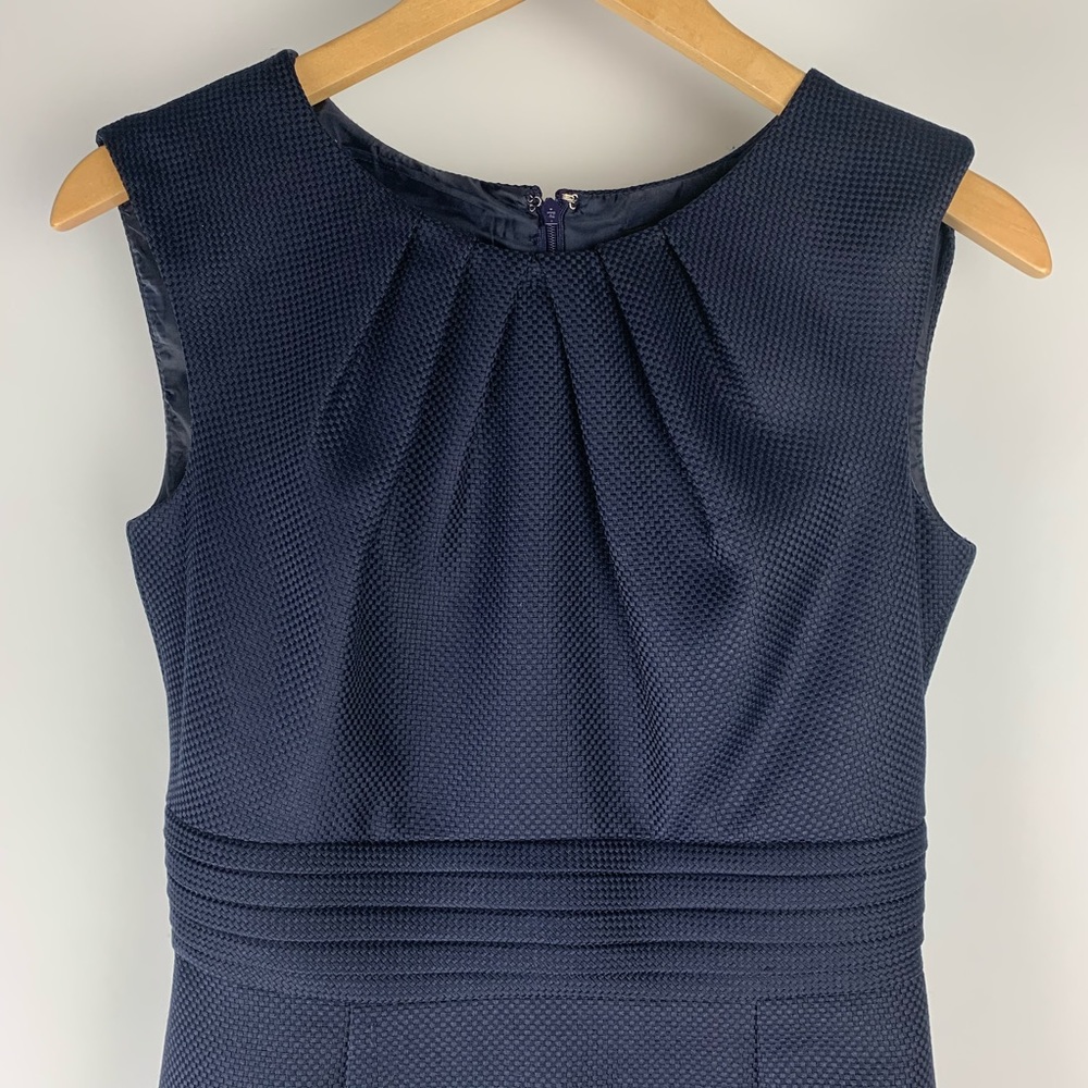 TAHARI • Sheath Dress